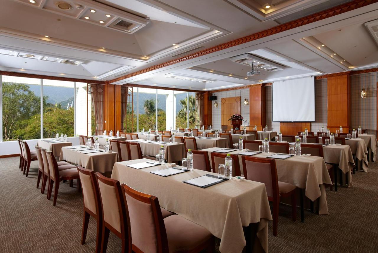 โฮเต็ล รอยัล ชิห์เพ็น Hotel Wenquan ภายนอก รูปภาพ The meeting room