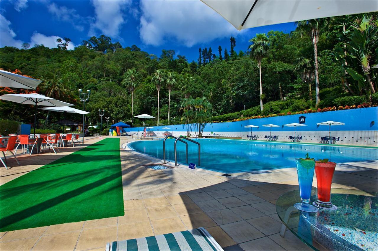 โฮเต็ล รอยัล ชิห์เพ็น Hotel Wenquan ภายนอก รูปภาพ The swimming pool at the resort