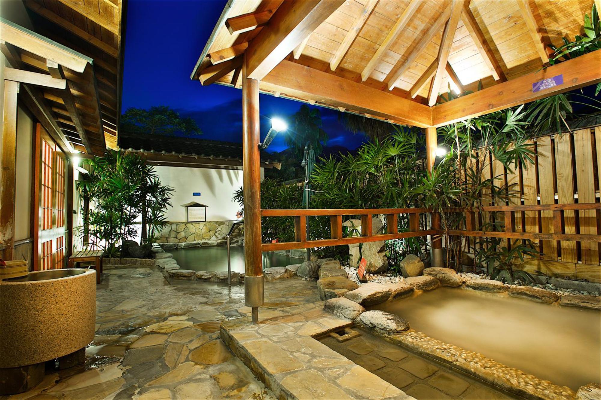 โฮเต็ล รอยัล ชิห์เพ็น Hotel Wenquan ภายนอก รูปภาพ A modern onsen in Japan