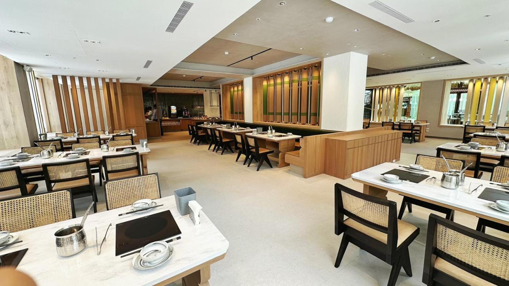 โฮเต็ล รอยัล ชิห์เพ็น Hotel Wenquan ภายนอก รูปภาพ The interior of the restaurant