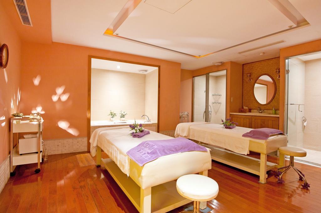 โฮเต็ล รอยัล ชิห์เพ็น Hotel Wenquan ภายนอก รูปภาพ A treatment room at the spa