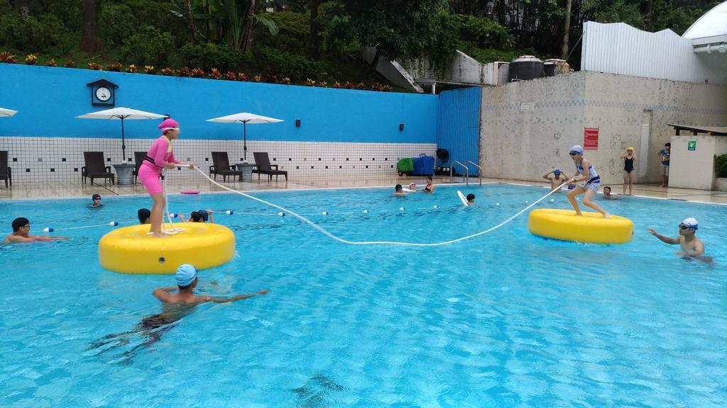 โฮเต็ล รอยัล ชิห์เพ็น Hotel Wenquan ภายนอก รูปภาพ The swimming pool at the resort