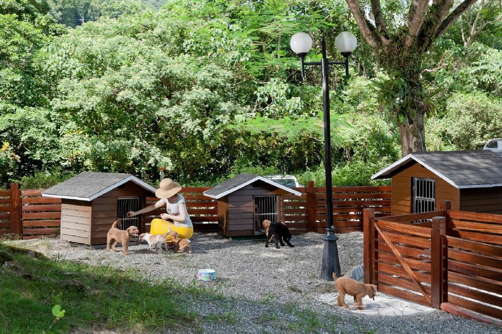 โฮเต็ล รอยัล ชิห์เพ็น Hotel Wenquan ภายนอก รูปภาพ A dog hotel in the United States