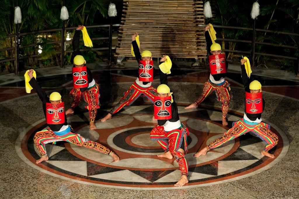โฮเต็ล รอยัล ชิห์เพ็น Hotel Wenquan ภายนอก รูปภาพ The traditional dance of the Tausug people